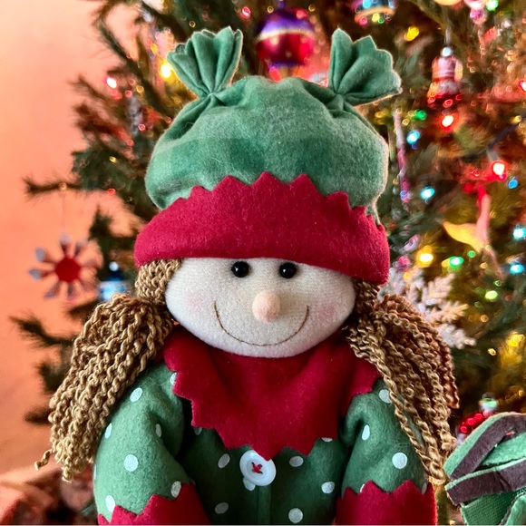 NEW Avon Carolers Musical Stuffed Figurines, Set of 2, Boy Sings Deck The Halls - Picture 13 of 16